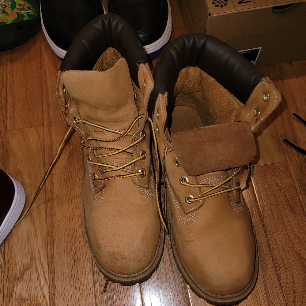 Traditional Wheat Timberland Boots - Youth Size: 6.5 - Picture 4 of 8